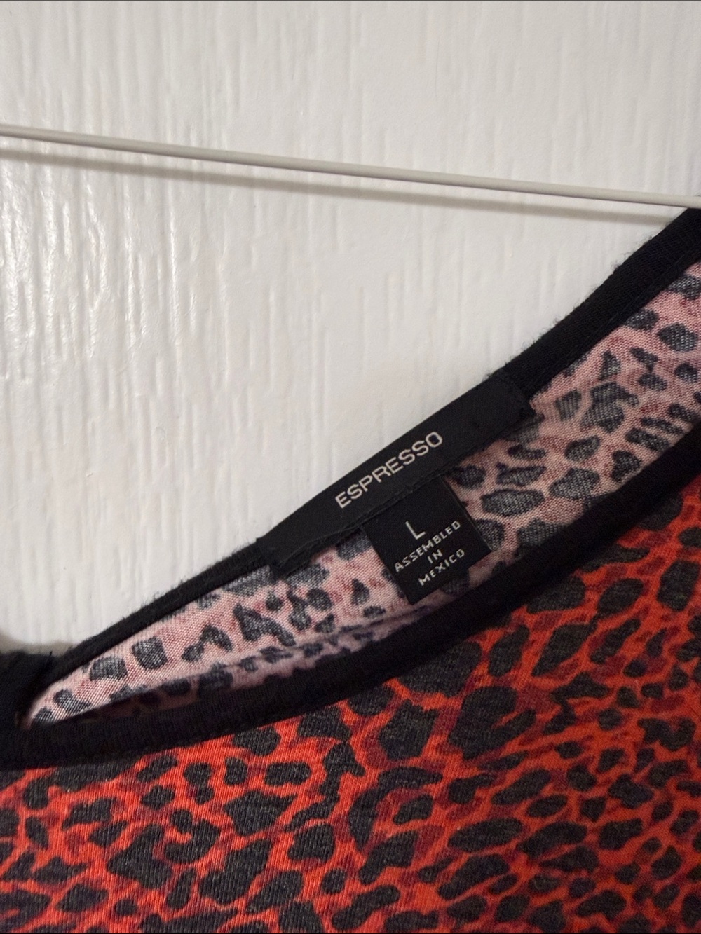 Espresso red leopard print black short sleeves ruched sides bow back detail L - Picture 4 of 5